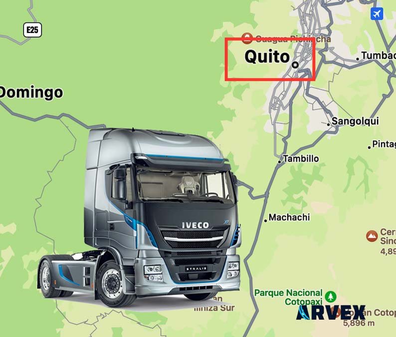 tracto camion en fondo mapa de ecuador quito