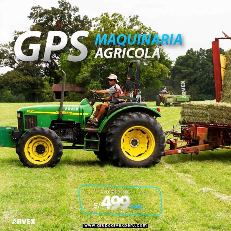 maquinaria agricola verde jhonderre en campo